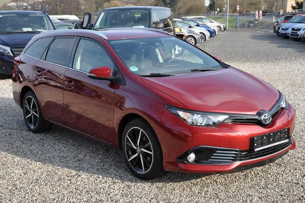 Toyota Auris 1.2i Turbo 85kW KOMBI - foto 2
