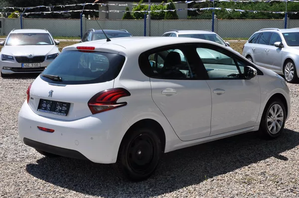 Peugeot 208 1.2i 60kW - foto 3