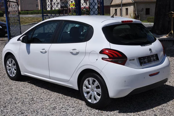 Peugeot 208 1.2i 60kW - foto 4