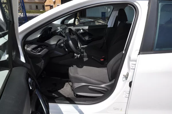 Peugeot 208 1.2i 60kW - foto 6