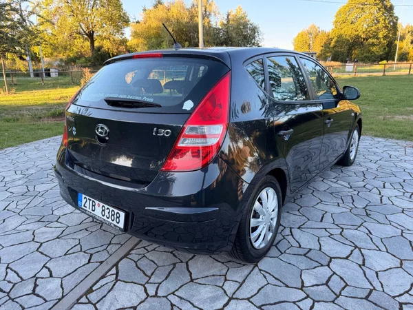 Hyundai i30 1.4 16V KLIMA, 144TKM - foto 3
