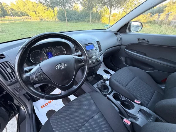 Hyundai i30 1.4 16V KLIMA, 144TKM - foto 7