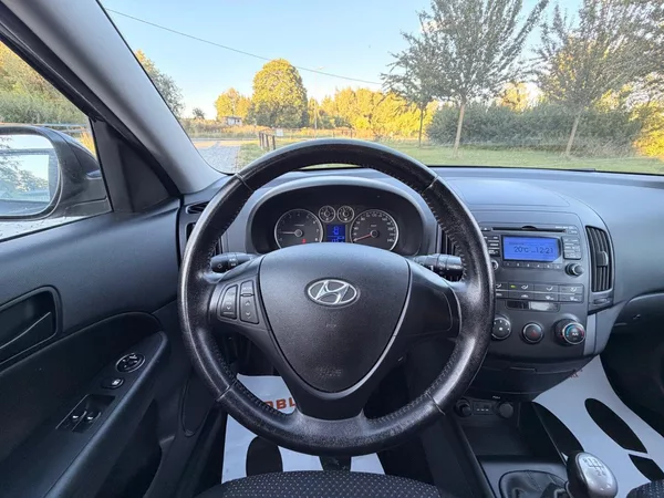 Hyundai i30 1.4 16V KLIMA, 144TKM - foto 8