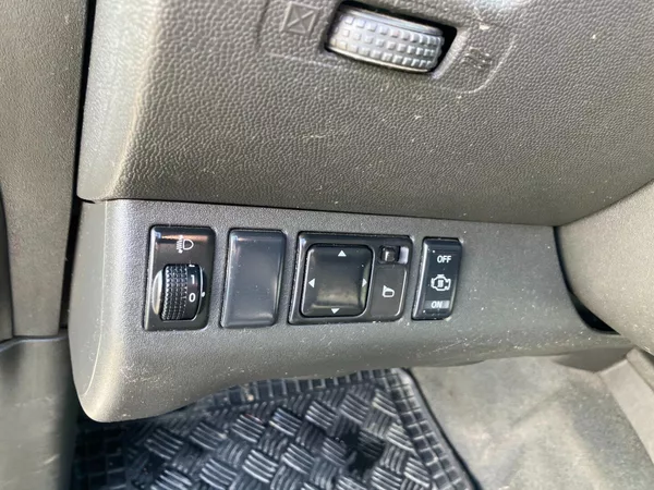 Nissan Navara 2.5DCI 4WD DOUBLE CUB - foto 25