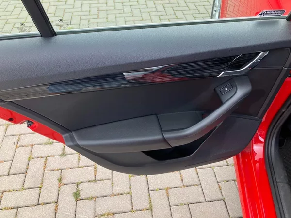 Škoda Octavia 1.6TDI 85kW STYLE NEHAVAROVANÉ - foto 14