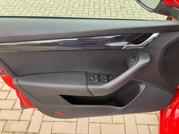 Škoda Octavia 1.6TDI 85kW STYLE NEHAVAROVANÉ - foto 17