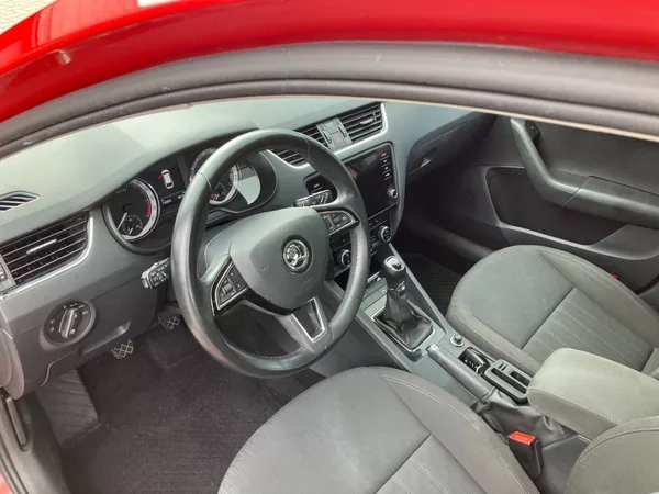 Škoda Octavia 1.6TDI 85kW STYLE NEHAVAROVANÉ - foto 19