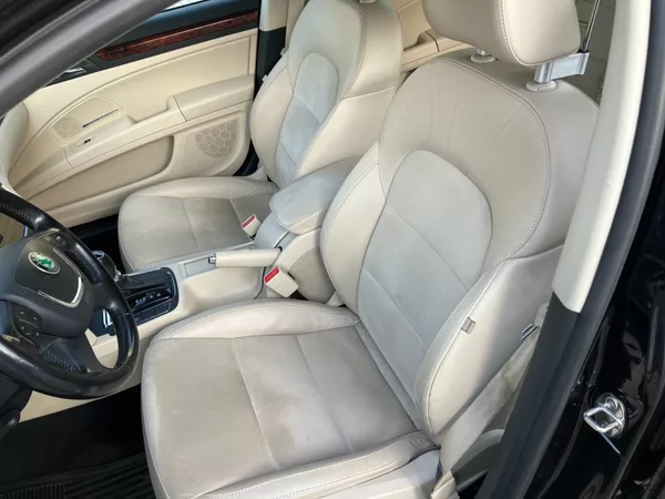 Škoda Superb 2.0TDI 125kW DSG ELEGANCE + - foto 25