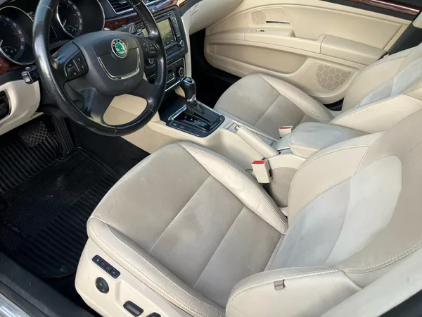 Škoda Superb 2.0TDI 125kW DSG ELEGANCE + - foto 26
