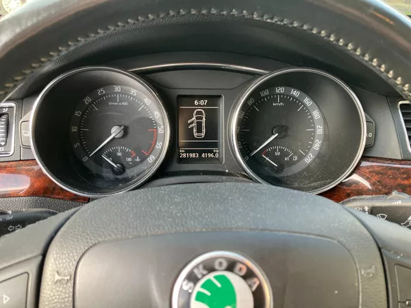 Škoda Superb 2.0TDI 125kW DSG ELEGANCE + - foto 27