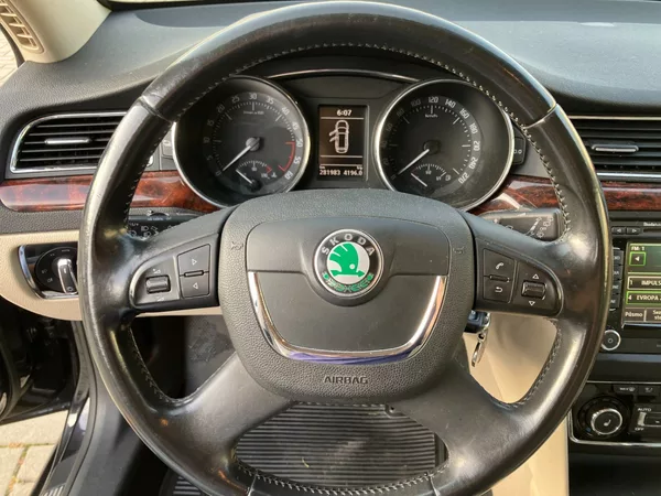 Škoda Superb 2.0TDI 125kW DSG ELEGANCE + - foto 28