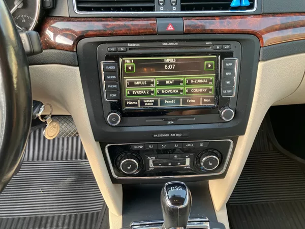 Škoda Superb 2.0TDI 125kW DSG ELEGANCE + - foto 29
