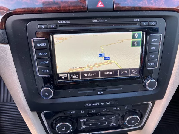 Škoda Superb 2.0TDI 125kW DSG ELEGANCE + - foto 31