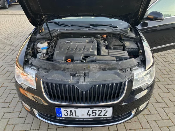 Škoda Superb 2.0TDI 125kW DSG ELEGANCE + - foto 32