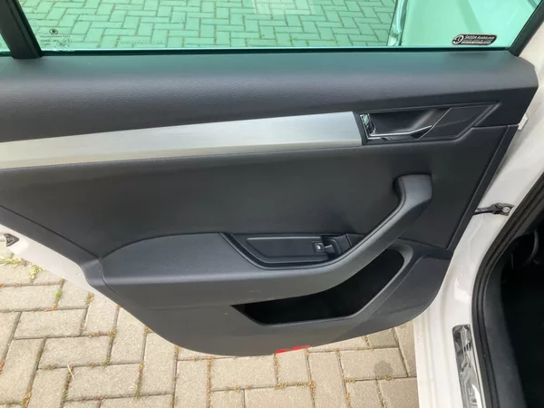 Škoda Superb 2.0TDI 110kW STYLE ALCANTARA - foto 19