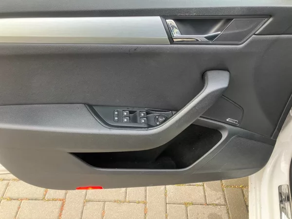 Škoda Superb 2.0TDI 110kW STYLE ALCANTARA - foto 22