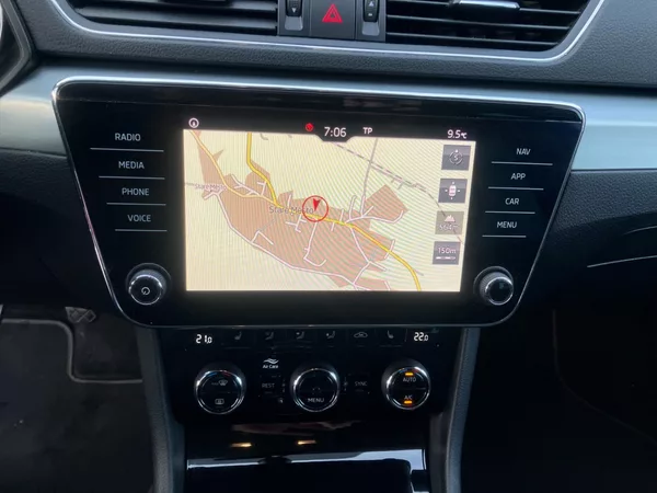 Škoda Superb 2.0TDI 110kW STYLE ALCANTARA - foto 28