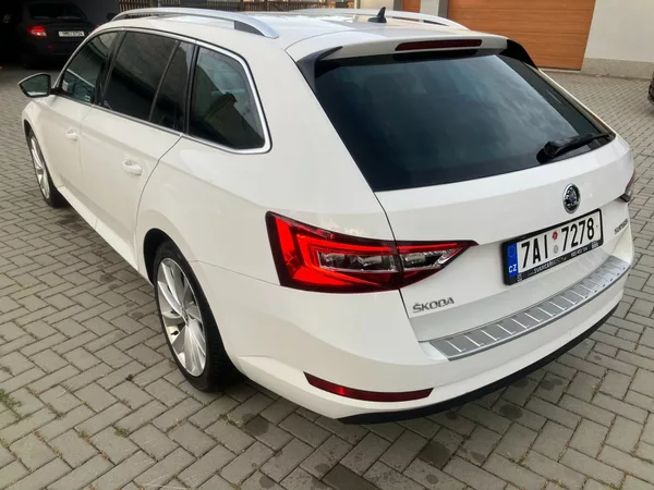 Škoda Superb 2.0TDI 110kW STYLE ALCANTARA - foto 7