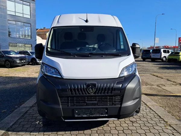 Peugeot Boxer Furgon 3000 L2H2 BlueHDi 120k - foto 2