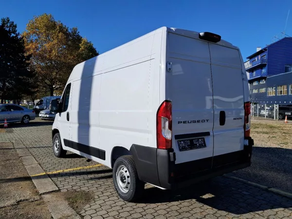 Peugeot Boxer Furgon 3000 L2H2 BlueHDi 120k - foto 7