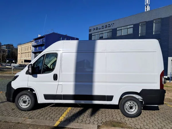 Peugeot Boxer Furgon 3000 L2H2 BlueHDi 120k - foto 8