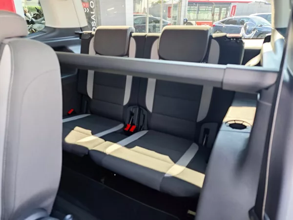 Volkswagen Touran 2.0 TDi Life 7 Míst Panorama - foto 14