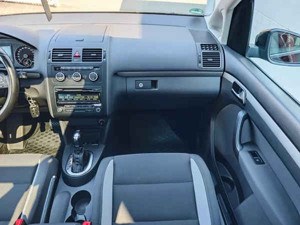 Volkswagen Touran 2.0 TDi Life 7 Míst Panorama - foto 19