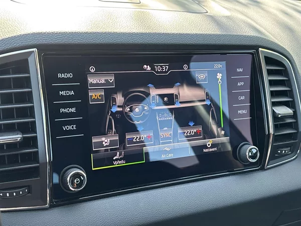 Škoda Karoq 1.5 TSI Ambition + - foto 14
