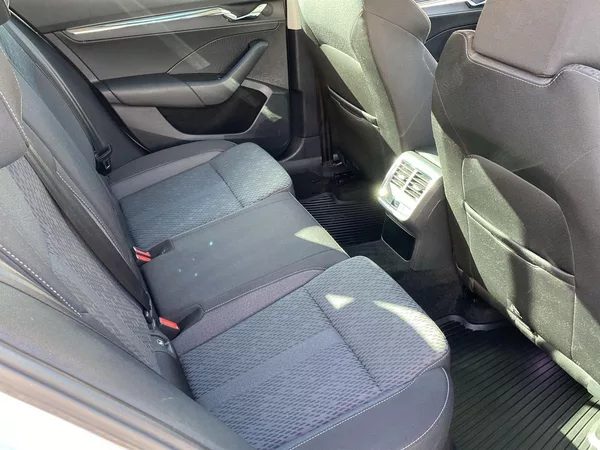 Škoda Octavia Combi 2.0 TDI DSG Style - foto 11