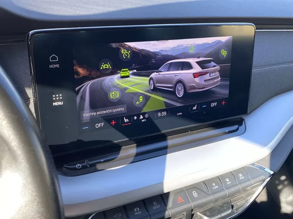 Škoda Octavia Combi 2.0 TDI DSG Style - foto 14