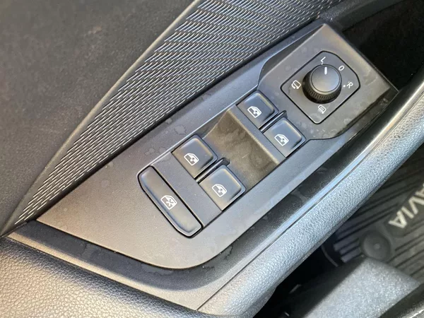 Škoda Octavia Combi 2.0 TDI DSG Style - foto 22
