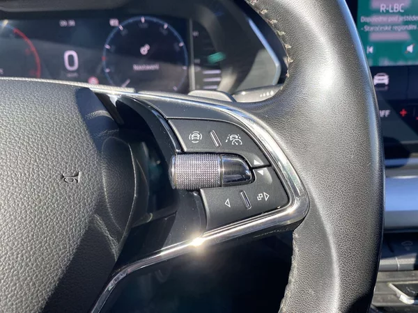 Škoda Octavia Combi 2.0 TDI DSG Style - foto 28