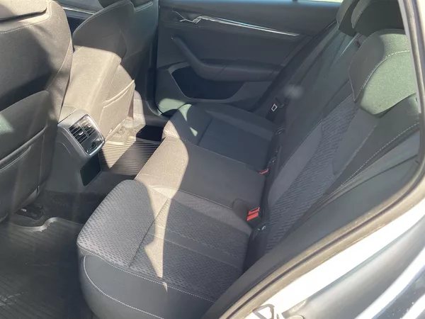 Škoda Octavia Combi 2.0 TDI DSG Style - foto 9