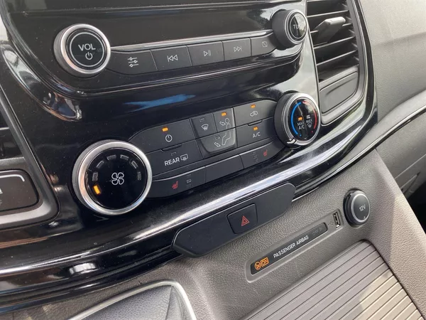 Ford Tourneo Custom 2.0 EcoBlue Titanium - foto 14