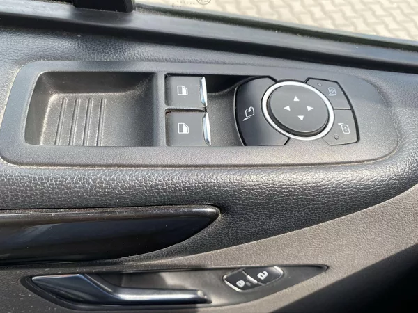 Ford Tourneo Custom 2.0 EcoBlue Titanium - foto 17