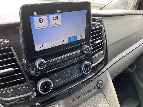 Ford Tourneo Custom 2.0 EcoBlue Titanium - foto 22