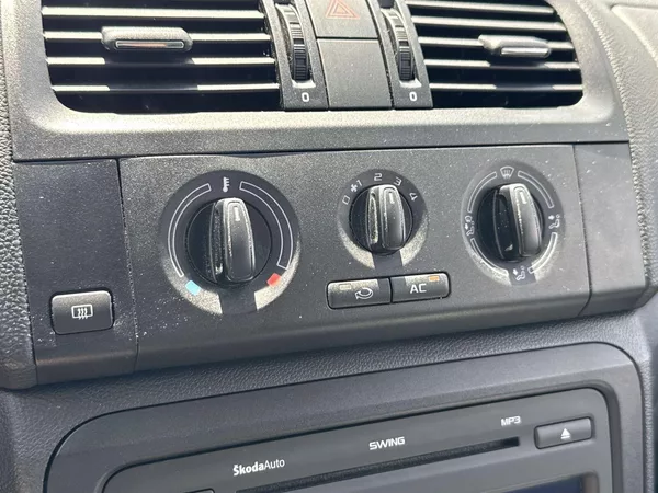 Škoda Roomster 1.2 TSI Ambition - foto 13