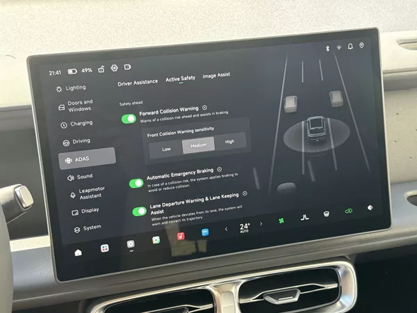Leapmotor B10 DESIGN HYBRID EV - foto 17