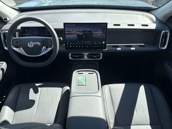 Leapmotor B10 DESIGN HYBRID EV - foto 5