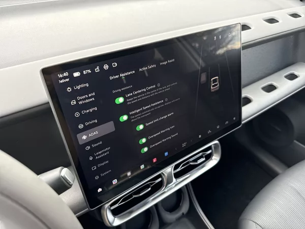 Leapmotor B10 DESIGN HYBRID EV - foto 16