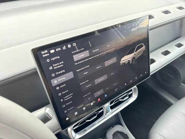 Leapmotor B10 DESIGN HYBRID EV - foto 17