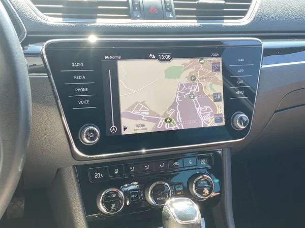 Škoda Superb Combi 2.0 TDI DSG L&K - foto 11