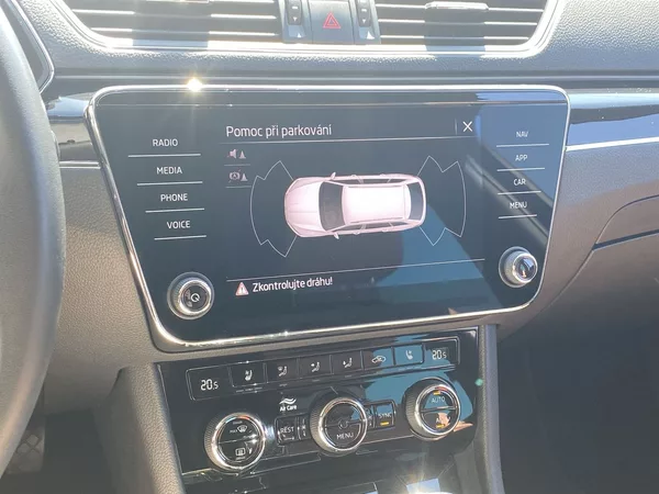 Škoda Superb Combi 2.0 TDI DSG L&K - foto 12