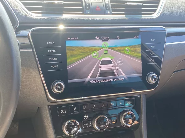 Škoda Superb Combi 2.0 TDI DSG L&K - foto 14