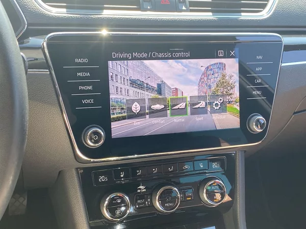 Škoda Superb Combi 2.0 TDI DSG L&K - foto 15