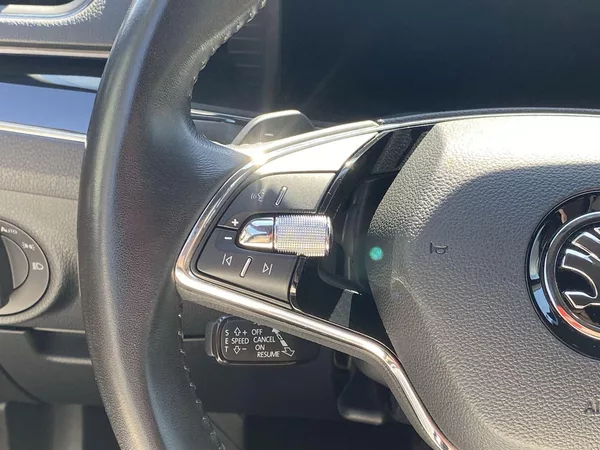 Škoda Superb Combi 2.0 TDI DSG L&K - foto 18