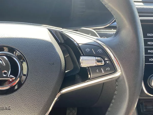 Škoda Superb Combi 2.0 TDI DSG L&K - foto 19