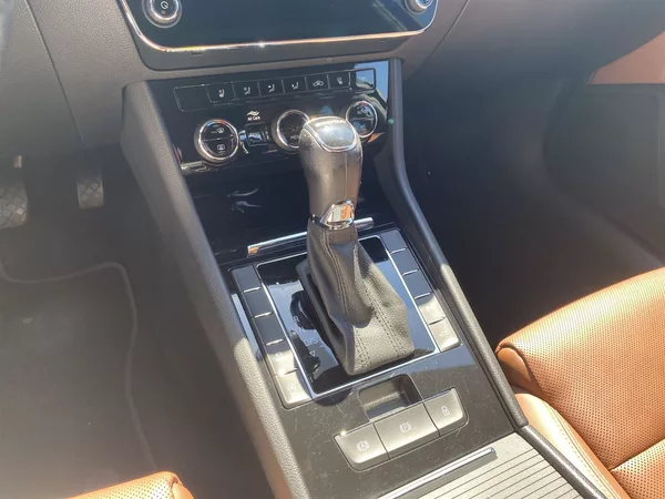 Škoda Superb Combi 2.0 TDI DSG L&K - foto 22