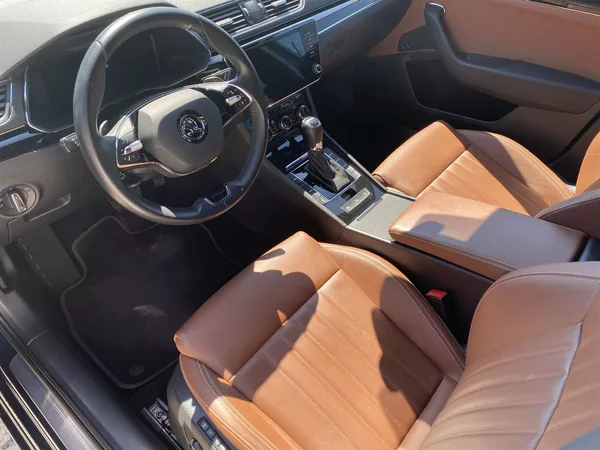 Škoda Superb Combi 2.0 TDI DSG L&K - foto 6