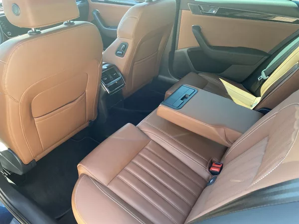 Škoda Superb Combi 2.0 TDI DSG L&K - foto 7